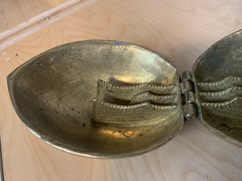 LARGE Walnut Shaped SOLID BRASS NUTCRACKER WALNUTS Opens To Crack Your Nuts 5”