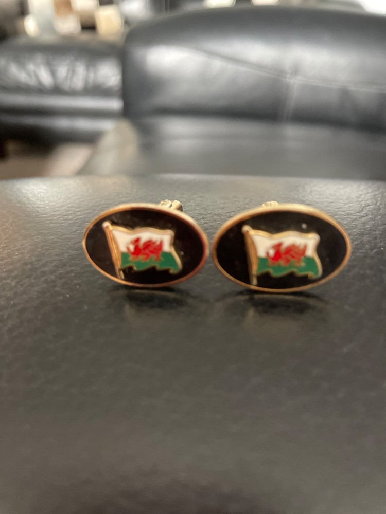 SELECTION OF CUFFLINKS