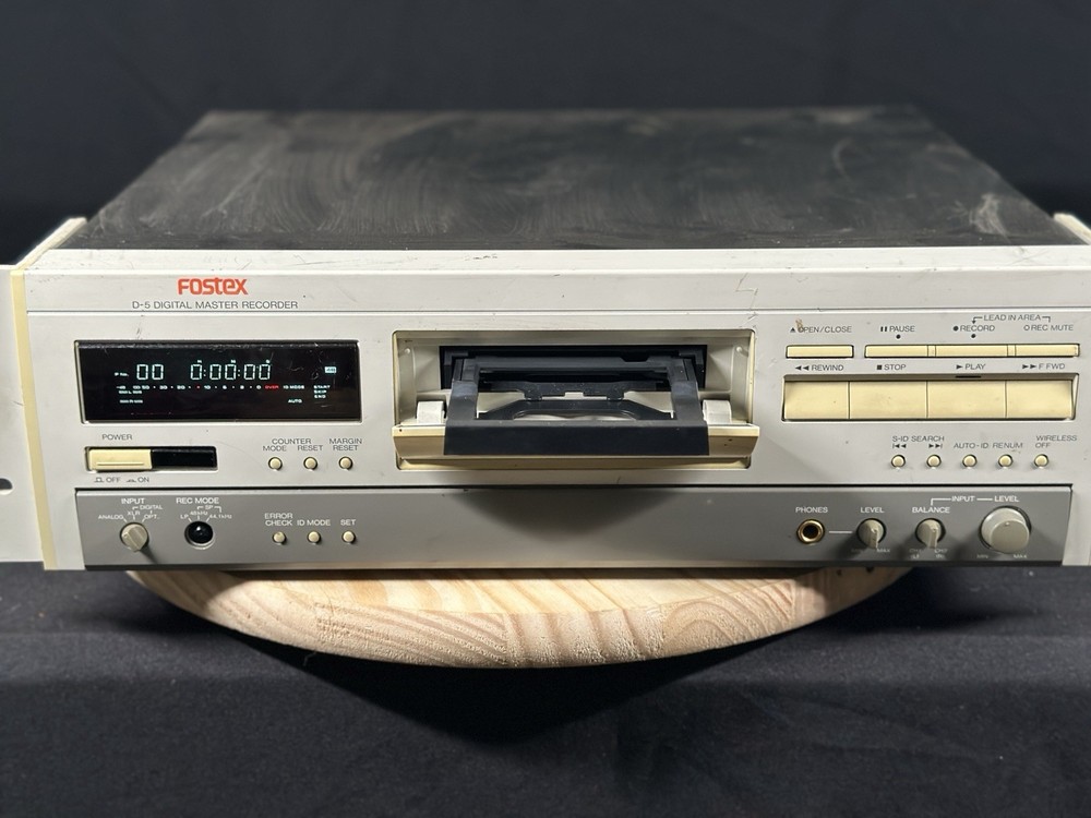 Fostex D-5 Digital Master Recorder Rack Mount Tested-Powers On