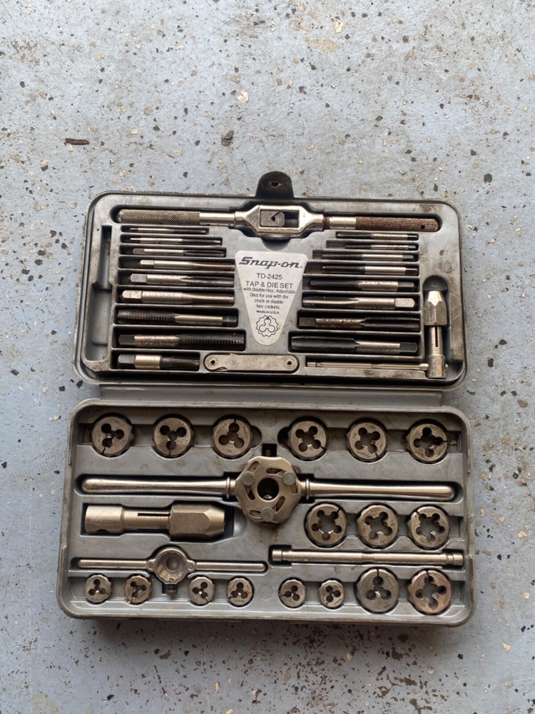 Snap On Tools SAE Tap And Die Set With Case TD-2425