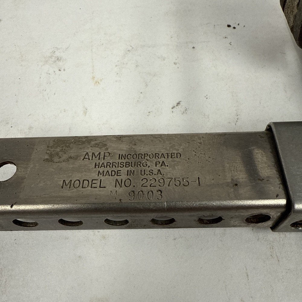 AMP Incorporated 3rd Hand model 229755-1