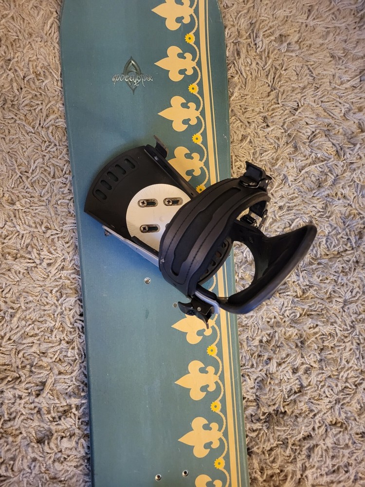 Vintage Apocalypse Snowboard 56" Spiral bindings missing 1 strap