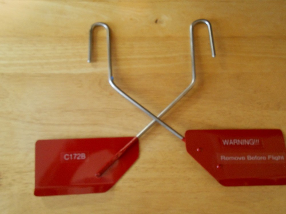 Cessna 172B Control Lock , vertical locking pin