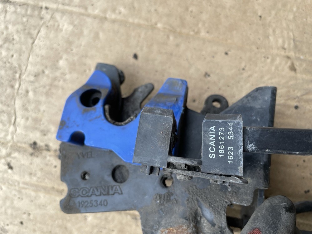 Scania R Grill Lock Set