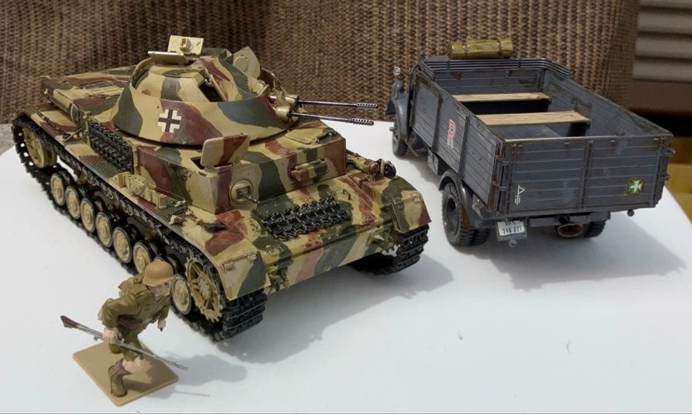 Assembled Plastic Model Tank Set Japan