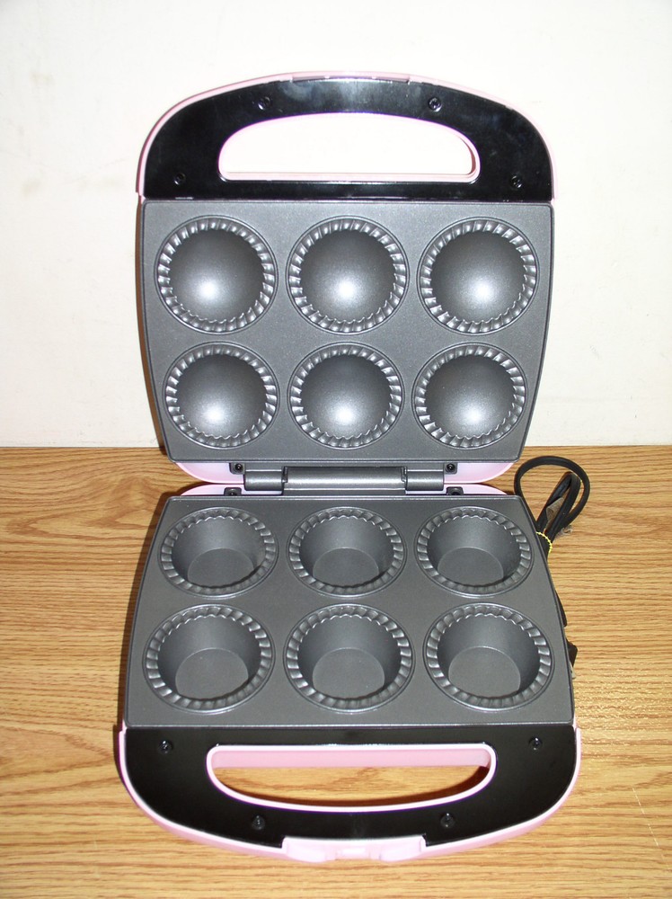 BABYCAKES PINK CUPCAKE MAKER MODEL CC-70, MAKES 6 CUPCAKES