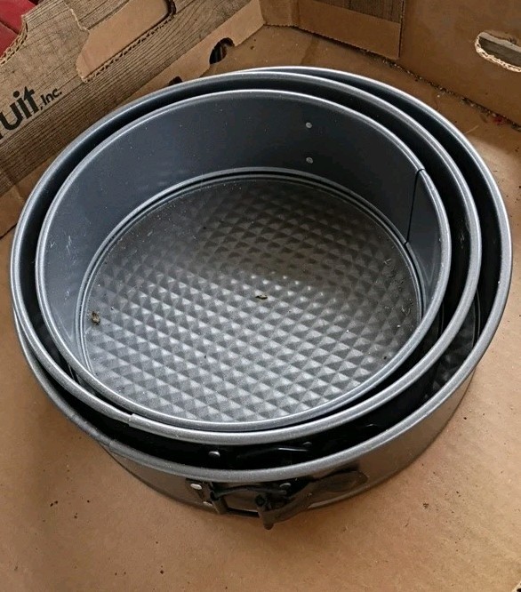 Three tier cake pan set round