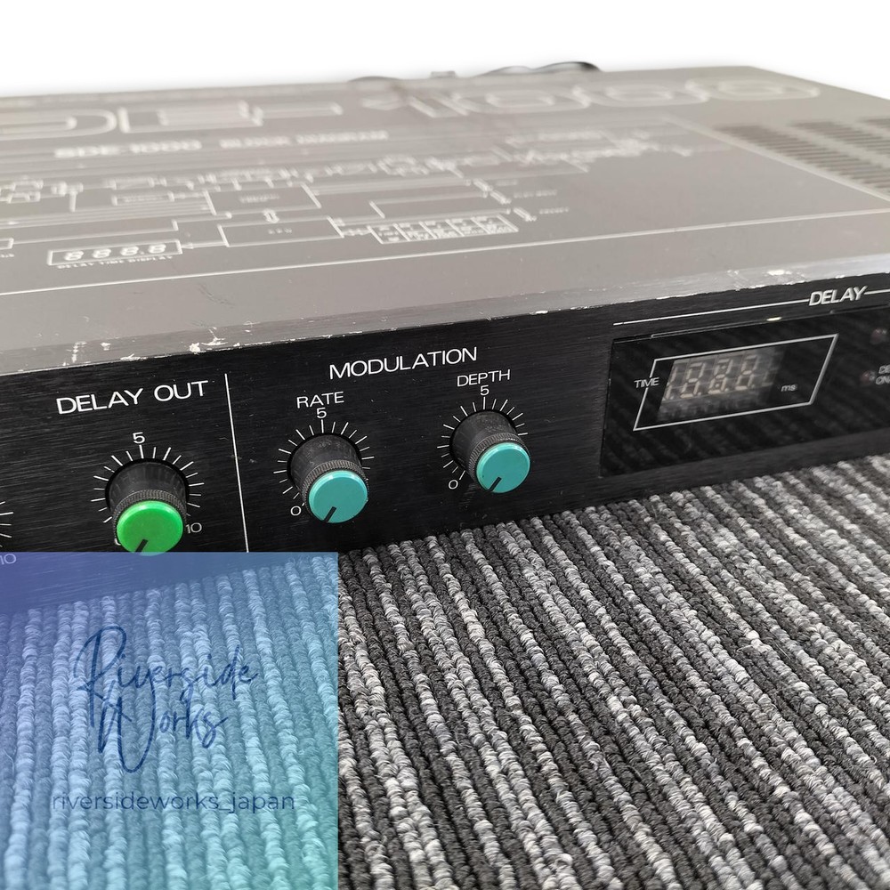 ROLAND SDE-1000 Digital Delay Unit