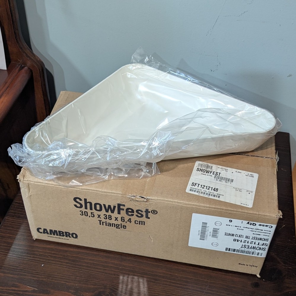 6 pack ! Cambro SFT1212148 White ShowFest 3 Quart Triangular Display Bowl Tray