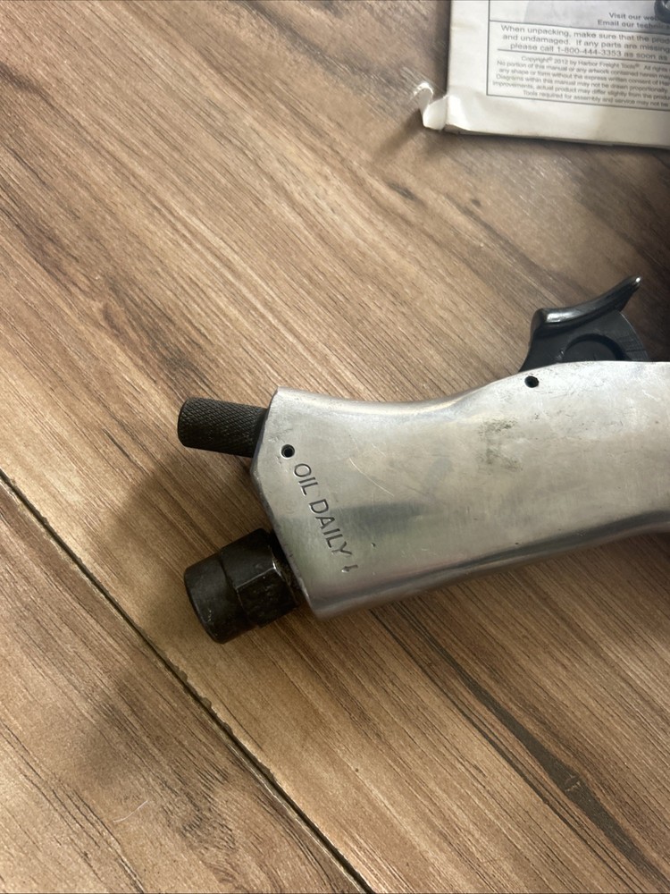 Central Pneumatic Medium Barrel Air Hammer With Chisel
