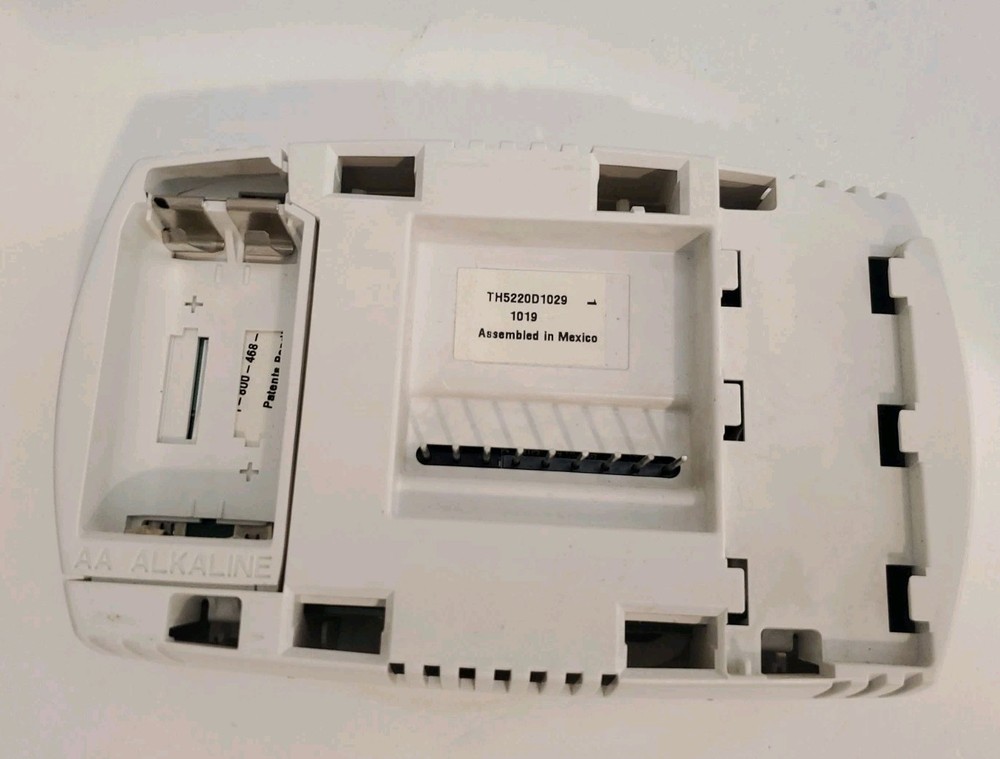 Honeywell TH5220D1029 1019 Non-Programmable Thermostat Preowned
