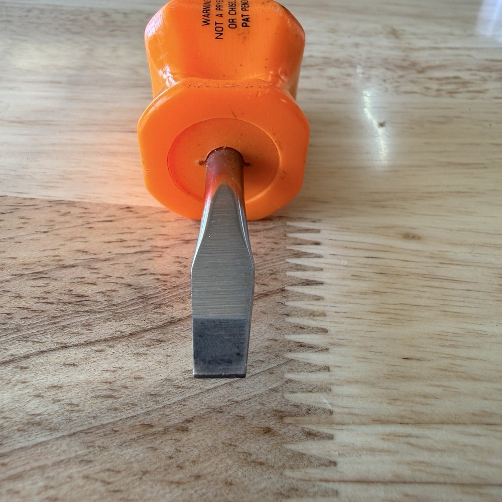 Snap On Tools Vintage Screwdriver SDD1 Orange Hard Handle Stubby Short Flat Head