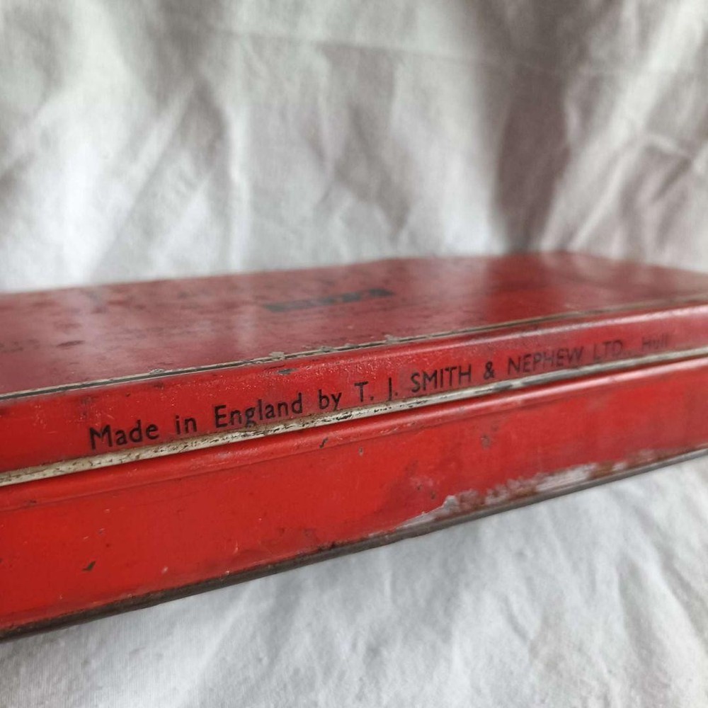 Vintage / Bandage Tin / England