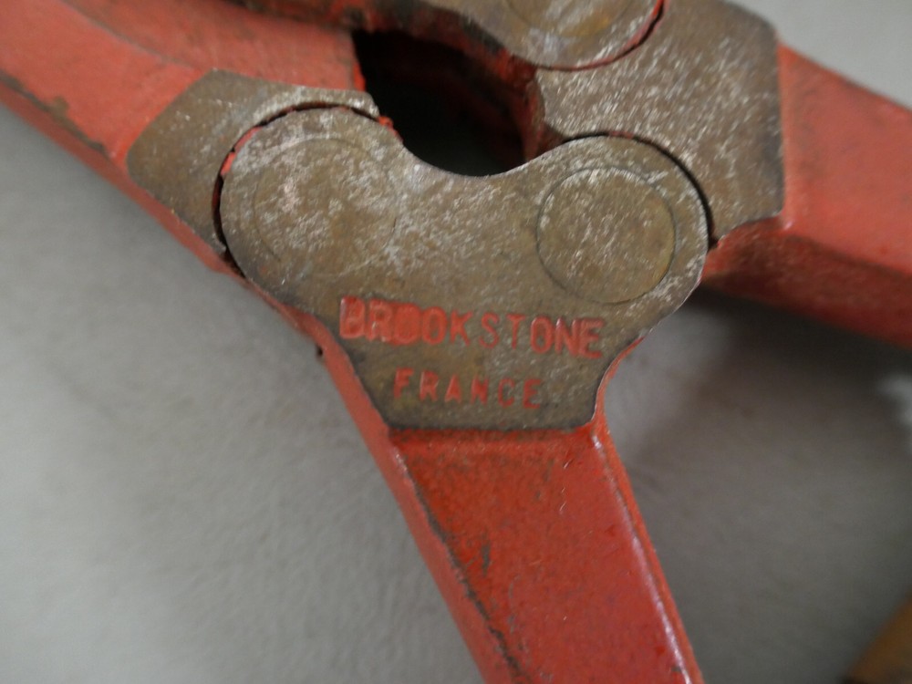 Brookstone Knippers