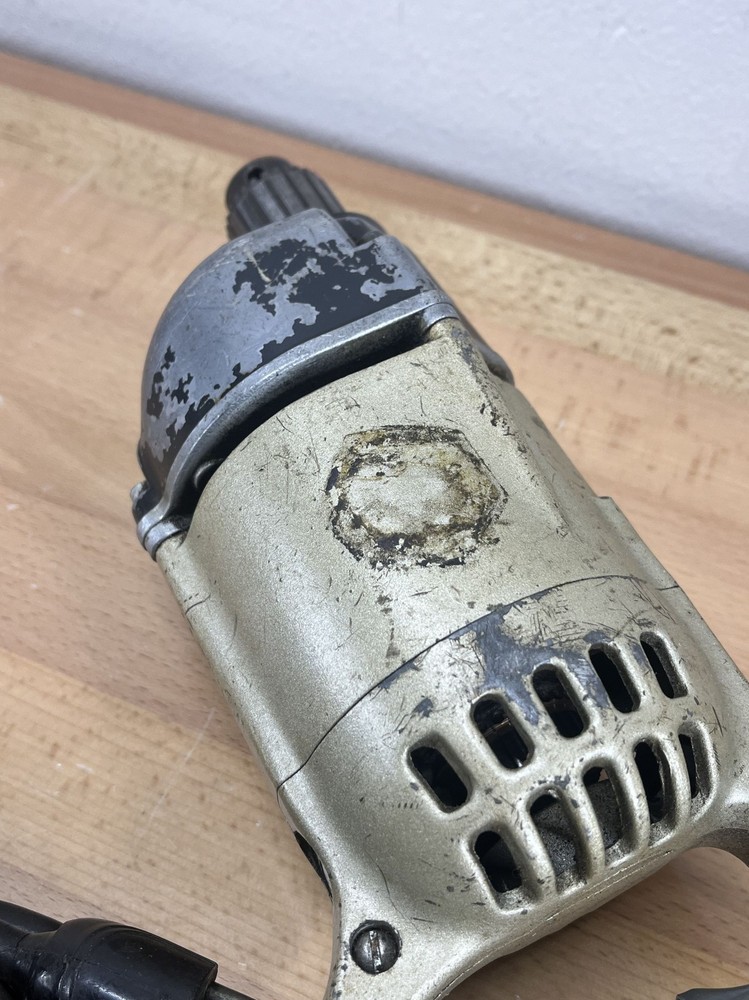 BLACK & DECKER HEAVY DUTY DRILL 1070-60