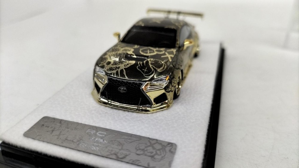 Ym Model Kaws Chorme Golden Lexus