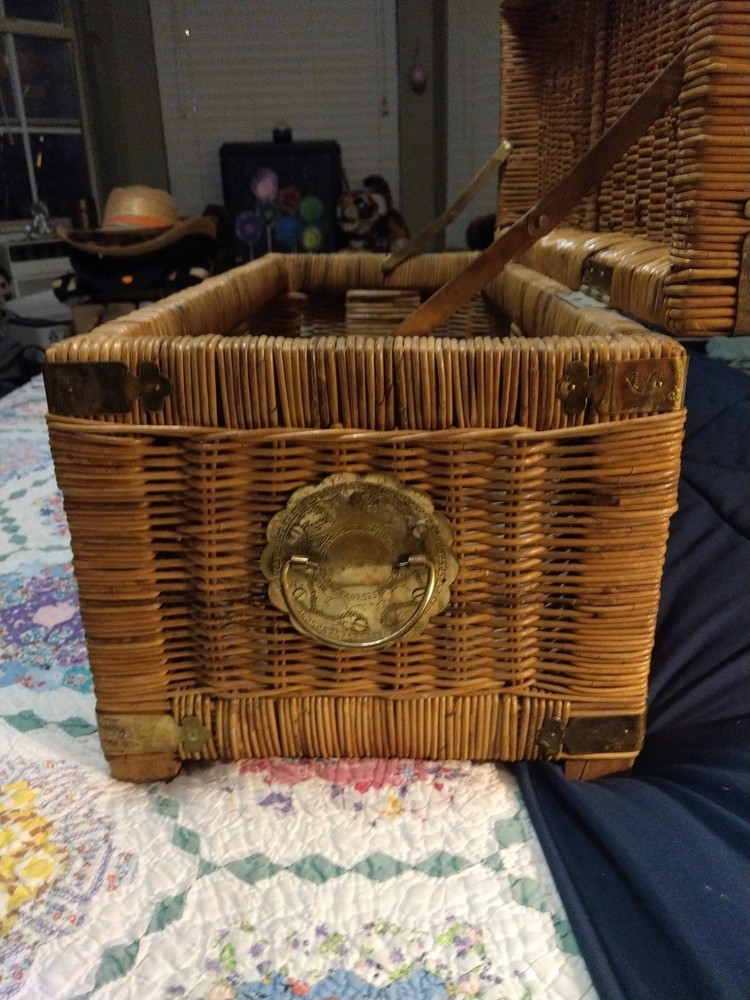 Vintage Wicker Chinoiserie