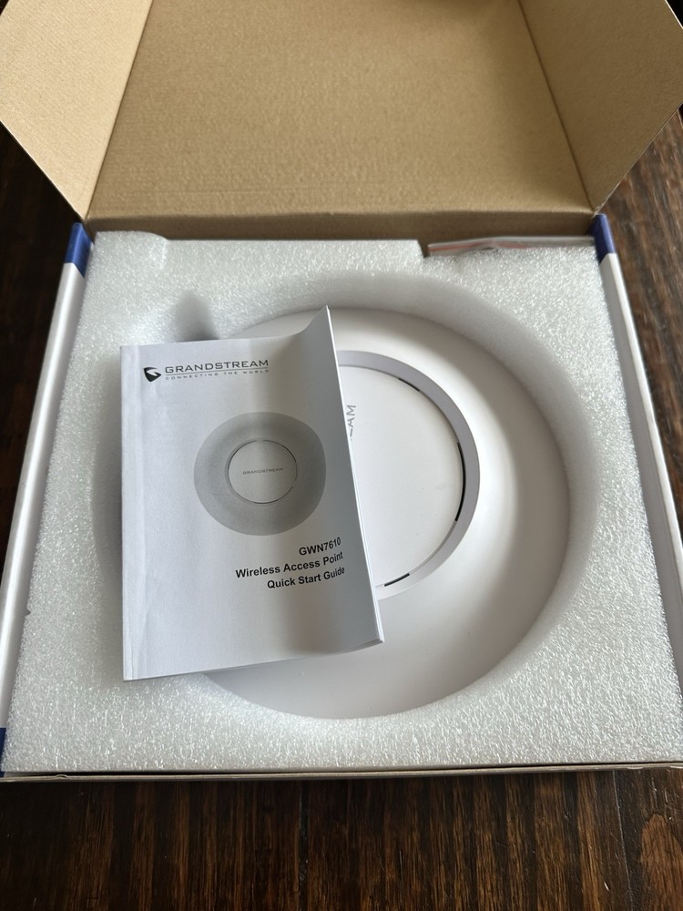 Grandstream GWN7610 Access Point - White