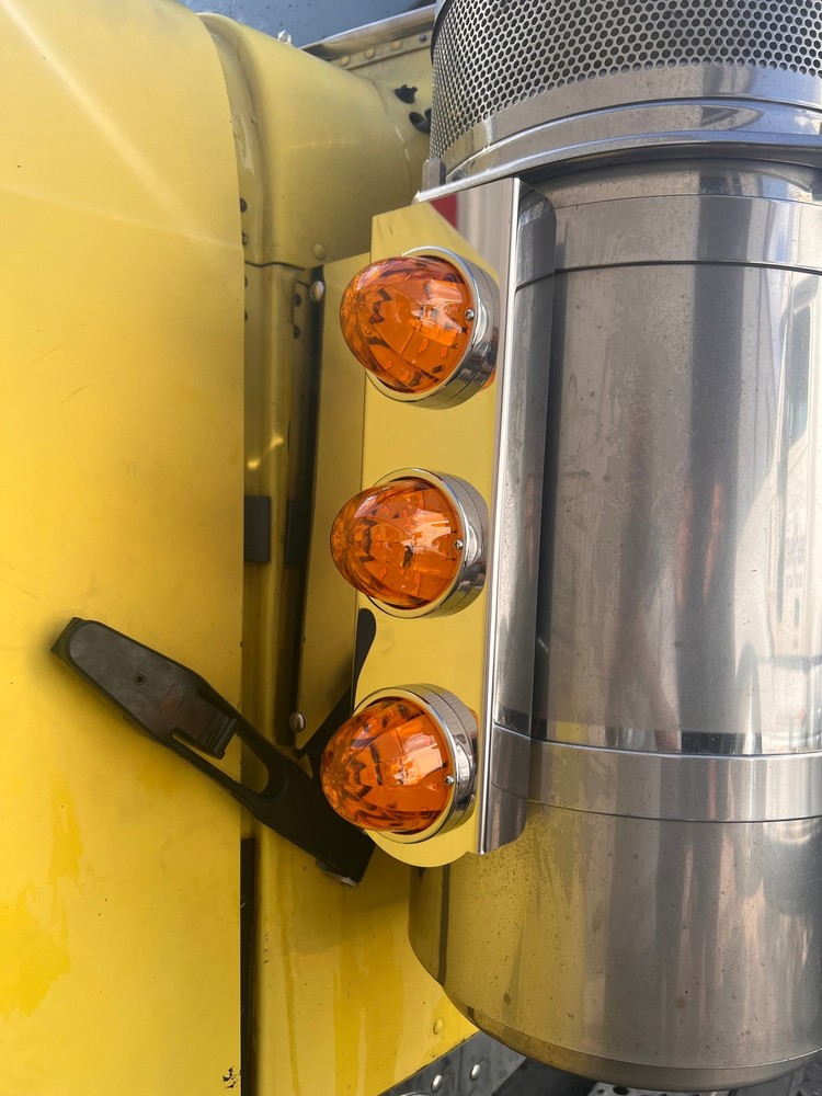 Freightliner Classic Air Filter Cleaner Light Brackets, 3-Light Set