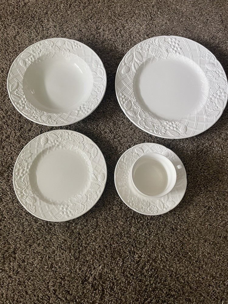 Mikasa English Countryside White 5 Piece Place Setting