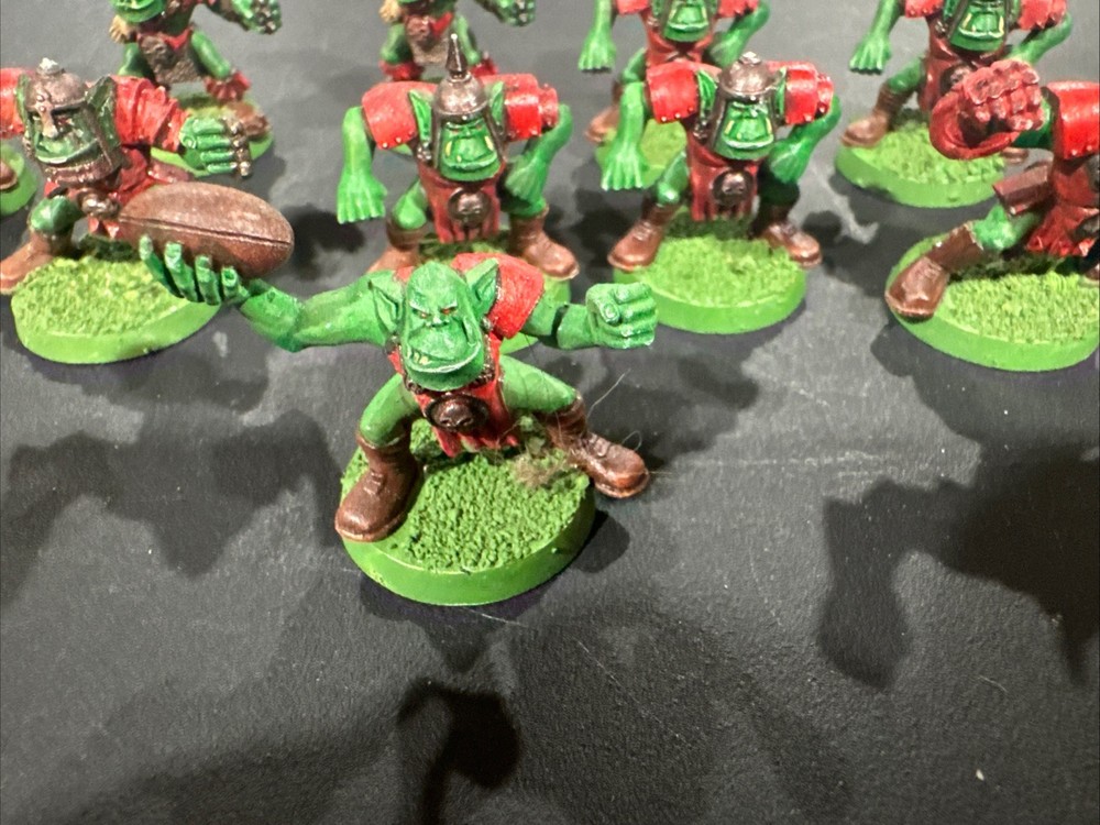 A30184 WARHAMMER BLOOD BOWL OOP ORKS ORCLAND RAIDERS CUST TEAM OOP PLASTIC BLACK