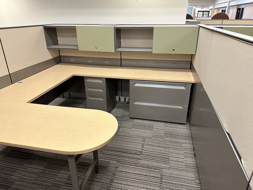NICE HERMAN MILLER 6'X6' OFFICE CUBICLES WORKSTATIONS