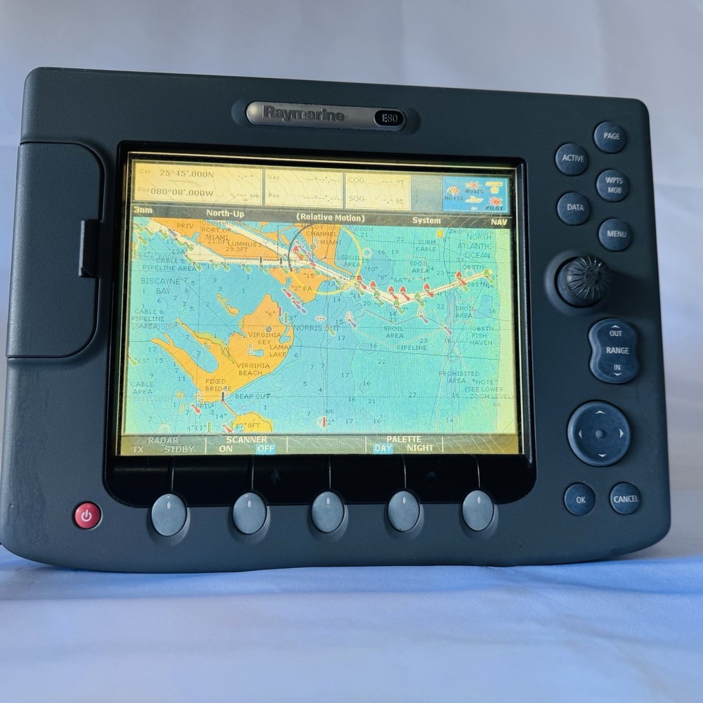 Raymarine E80 E02011 MFD Chartplotter Fishfinder Radar