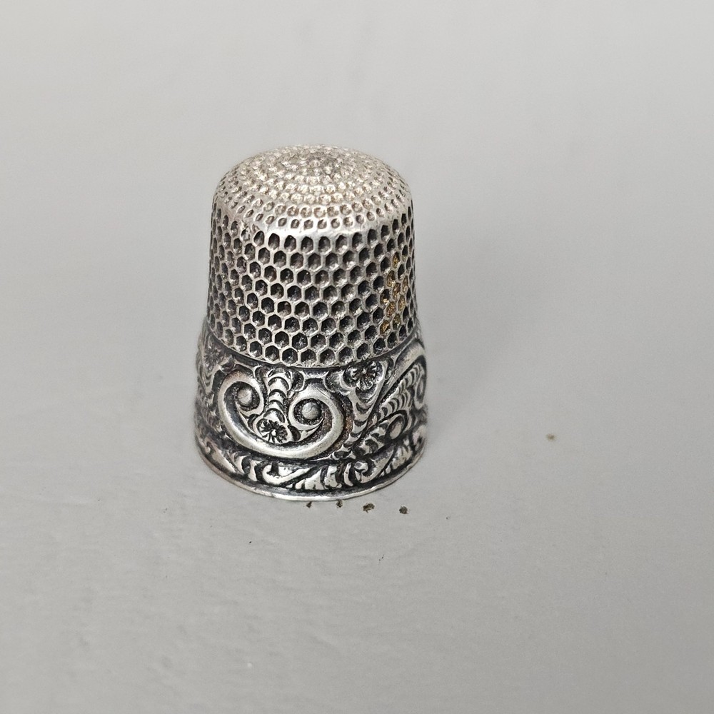 Antique Simons Brothers Silver Thimble Scroll Sterling 7