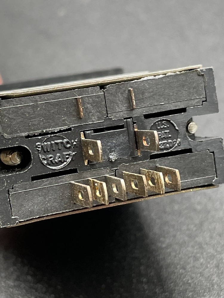 Switchcraft Lever-Lite, Illuminated, 3 position, locking NOS