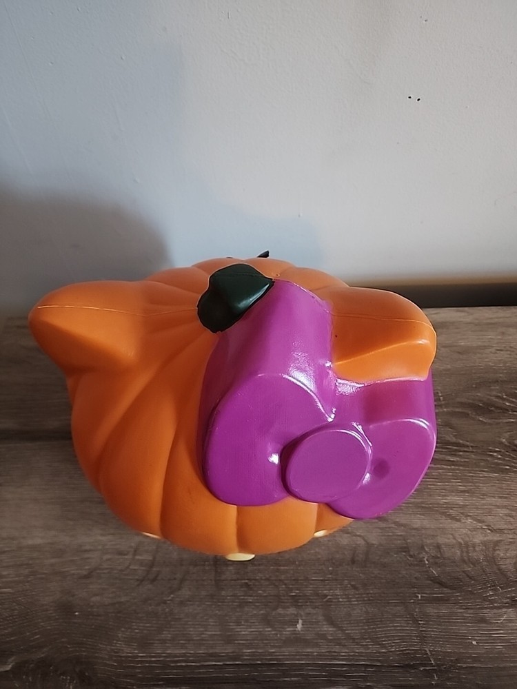 2014 Hello kitty blowmold Pumpkin Halloween Decor Works