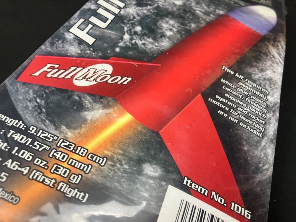 Quest Full Moon Flying Model Rocket Kit #1016 - OOP