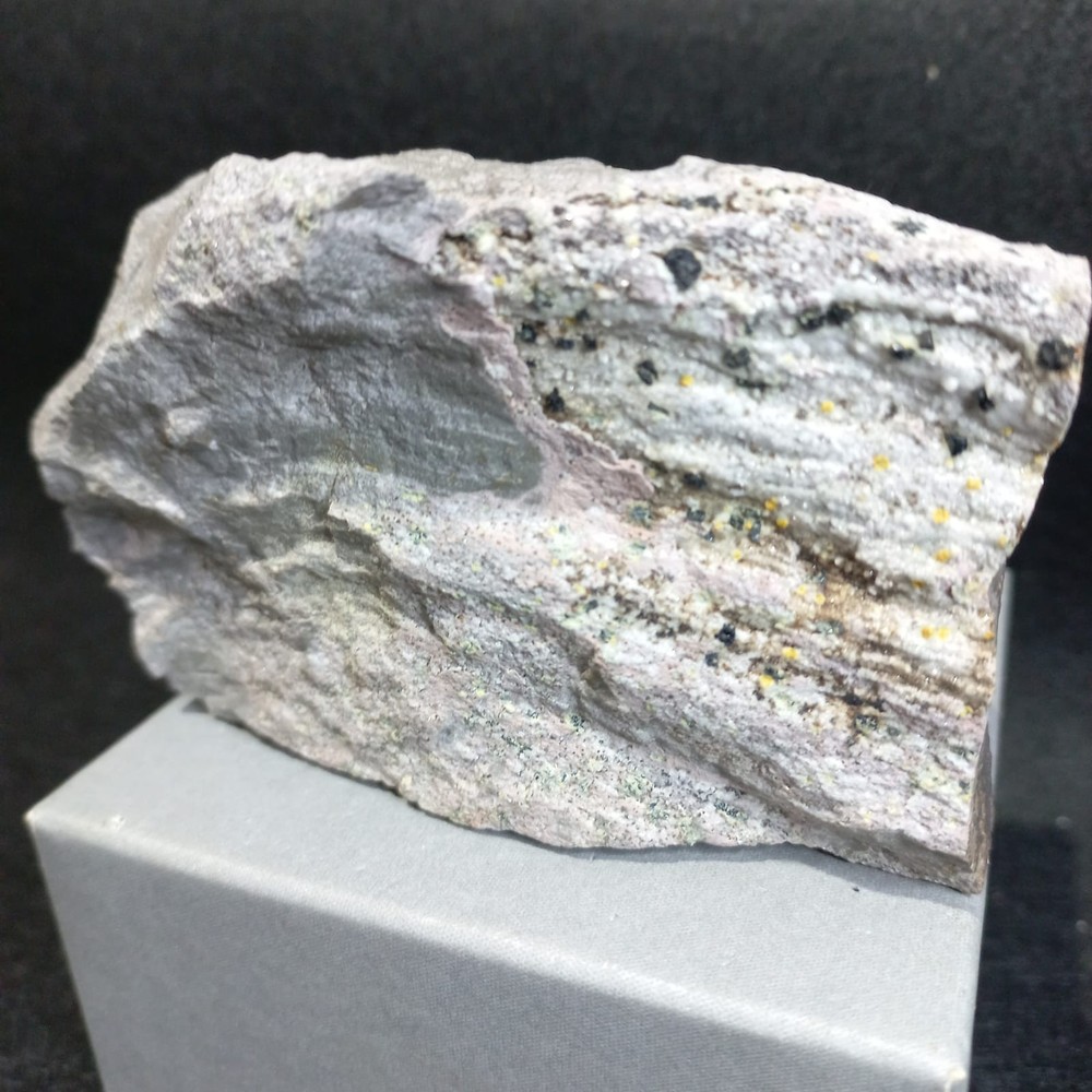 Osumilite, Tridimite