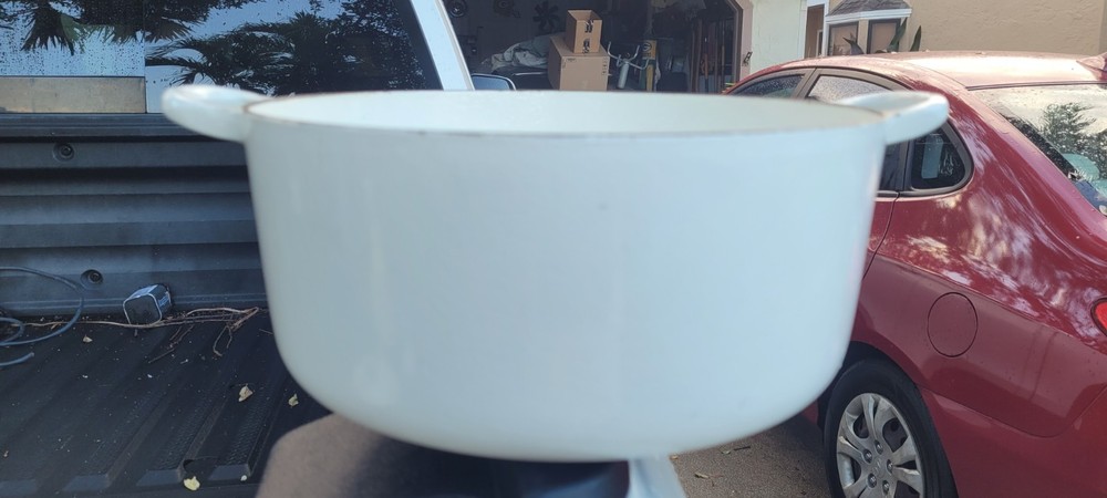 Le Creuset White 28CM Dutch Oven