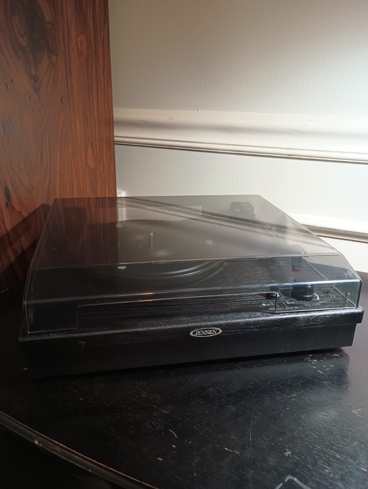 Jensen Stereo Bluetooth 3-Speed Turntable With Speakers