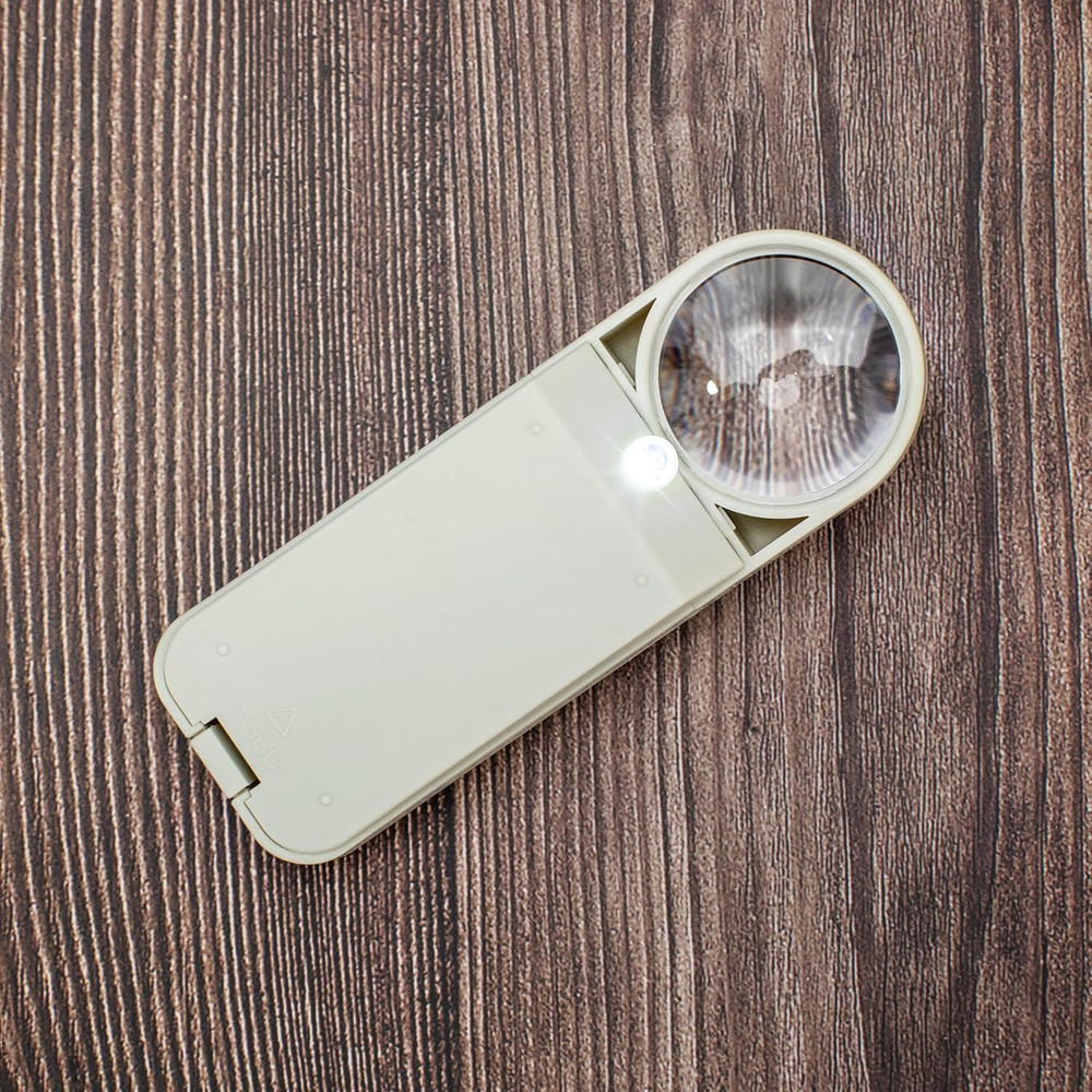 Illuminated Hand Held 7X LED Lighted Aspheric Magnifier with 1.5'' Lens Diameter