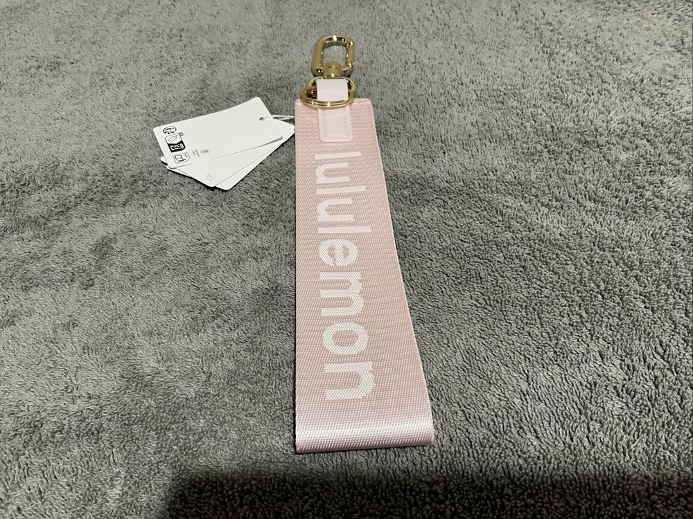 LULULEMON NEVER LOST KEYCHAIN BLISSFUL PINK/ LIGHT IVORY NWT!