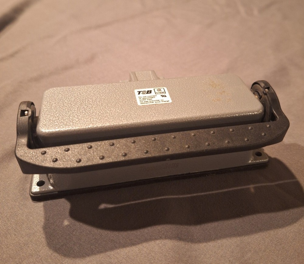 Thomas & Betts PB424 Pos-E-Kon Locking Panel Mount Base