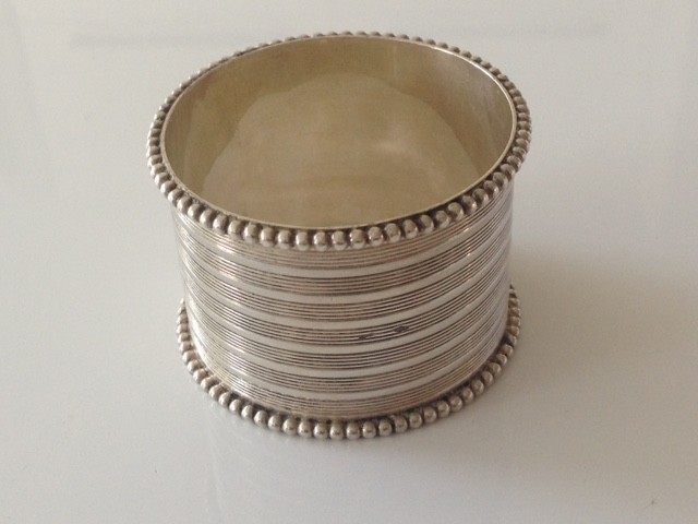 ANTIQUE DUTCH SOLID SILVER NAPKIN RING WITH PATTERN OF PEARLS ON RIM