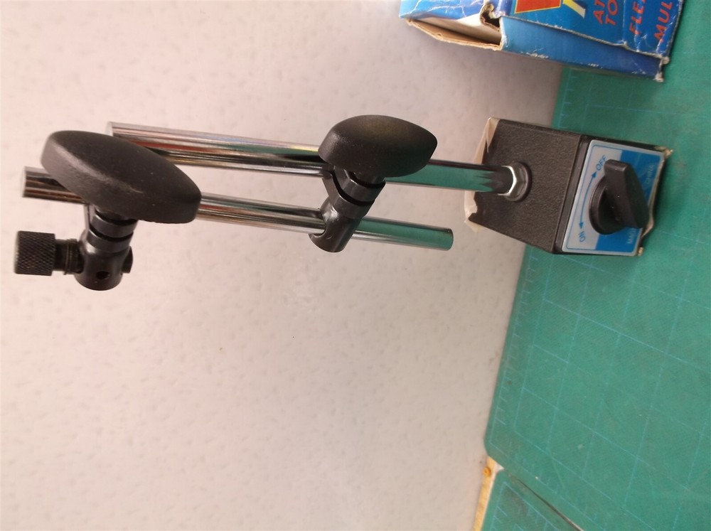 CEN-TECH 5646 MAGNETIC BASE MULTI-POSITION