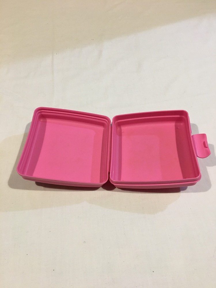 Tupperware Hello Kitty Sandwich Keeper – Pink – Retro Feel