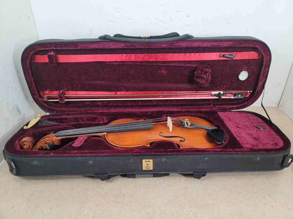 Gotthardt VSF by Stravari 4/4 Violin with Case