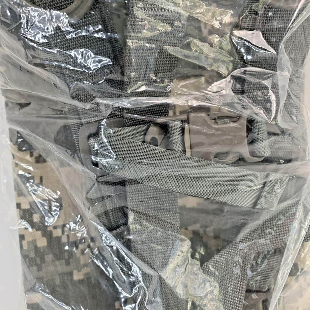 Molle II Hydration System Carrier for 3L CamelBak Bladder ~ USGI Digital Camo