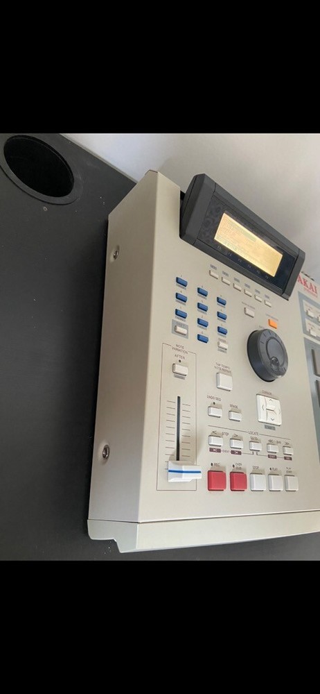 Akai MPC 2000XL MIDI Production Center