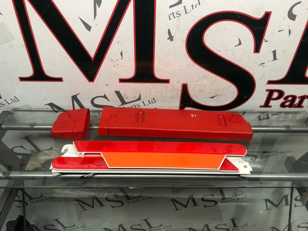 (AS) HALFORDS WARNING / HAZARD TRIANGLE E7 27R032708