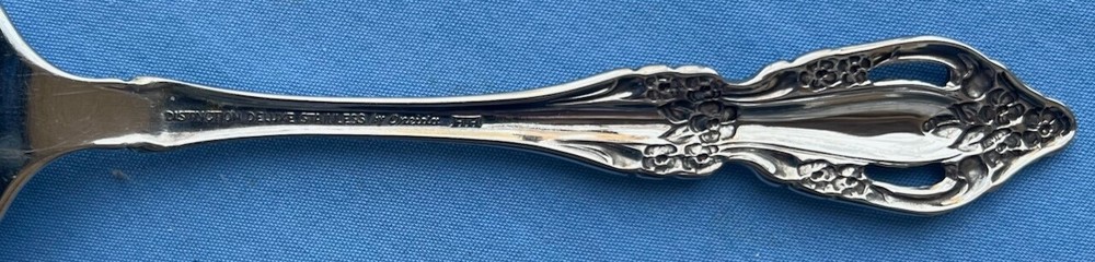 Oneida Deluxe Raphael Stainless Pierced Dessert Server