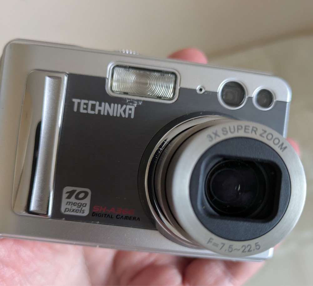 Technika SH-A366 10.0MP Compact Digital Camera Silver