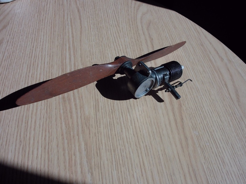 Brown Junior Motor Model Engine Airplane W/ Propeller Compression