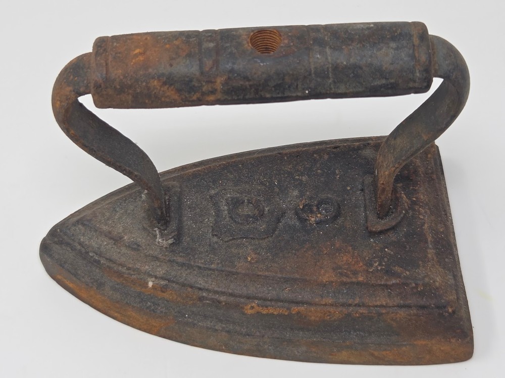 Antique Cast Iron Sad Iron Number 8 Flat Base Handle Primitive Laundry Tool