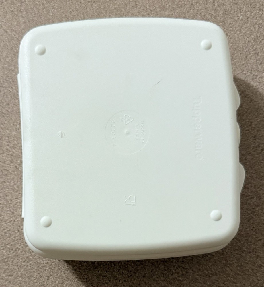 Tupperware Batman Sandwich Keeper 8220A-4 White/Black DC Comics 2016