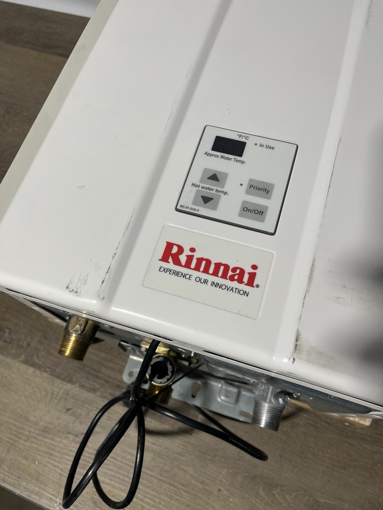 Rinnai V75iN Indoor Tankless Water Heater 180k BTU Natural Gas (B-19 #1670)